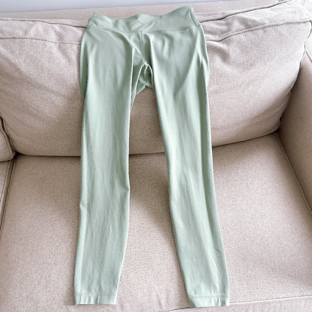 99% NEW LULULEMON LEGGINGS, SIZE 4